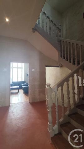 Maison à vendre  6 pièces - 157 m 2   SAINTES  - 17