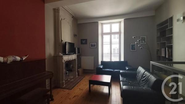 Maison à vendre  6 pièces - 157 m 2   SAINTES  - 17