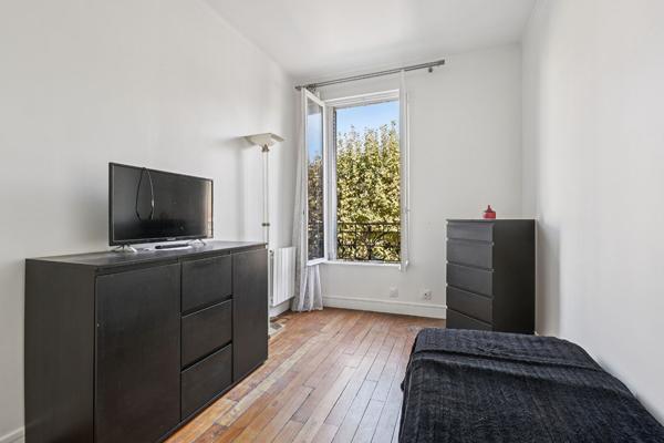 A VENRE - APPARTEMENT AVEC ABRIS DE JARDIN - ROMAINVILLE / MONTREUIL