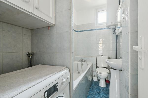 A VENRE - APPARTEMENT AVEC ABRIS DE JARDIN - ROMAINVILLE / MONTREUIL