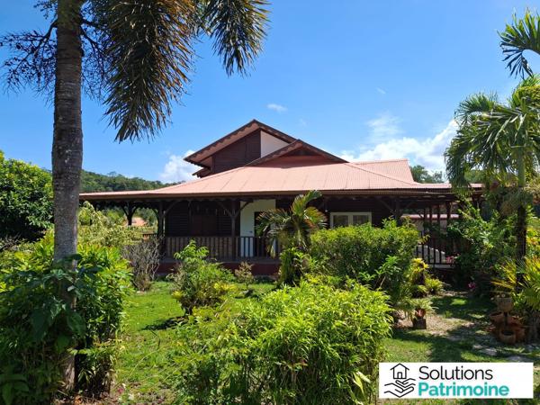 Villa à vendre à Macouria – 3 chambres, bureau, mezzanine, jacuzzi, sauna, grande parcelle de 1 681 m²