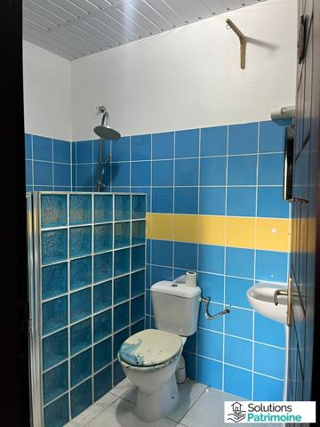 Villa à vendre à Macouria – 3 chambres, bureau, mezzanine, jacuzzi, sauna, grande parcelle de 1 681 m²