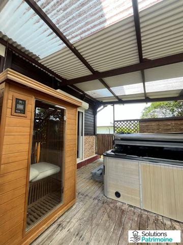 Villa à vendre à Macouria – 3 chambres, bureau, mezzanine, jacuzzi, sauna, grande parcelle de 1 681 m²