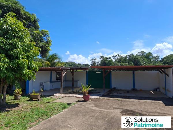 Villa à vendre à Macouria – 3 chambres, bureau, mezzanine, jacuzzi, sauna, grande parcelle de 1 681 m²