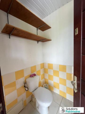 Villa à vendre à Macouria – 3 chambres, bureau, mezzanine, jacuzzi, sauna, grande parcelle de 1 681 m²
