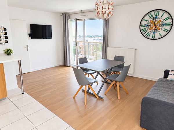 T2 AVEC VUE DÉGAGÉE, BALCON ET PARKING PRIVATIF , Bordeaux