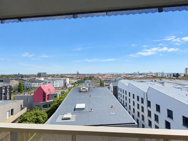 T2 AVEC VUE DÉGAGÉE, BALCON ET PARKING PRIVATIF , Bordeaux