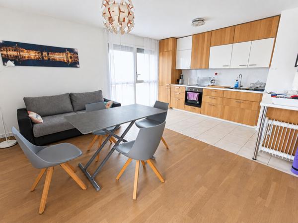 T2 AVEC VUE DÉGAGÉE, BALCON ET PARKING PRIVATIF , Bordeaux