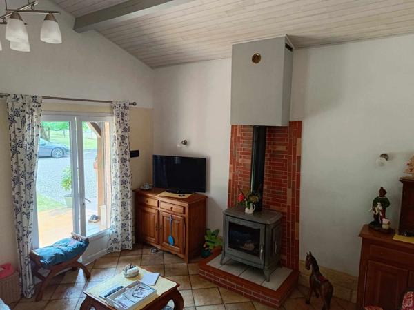 MAISON DE CHARME AVEC PISCINE DANS UN QUARTIER PRIVILÉGIÉ