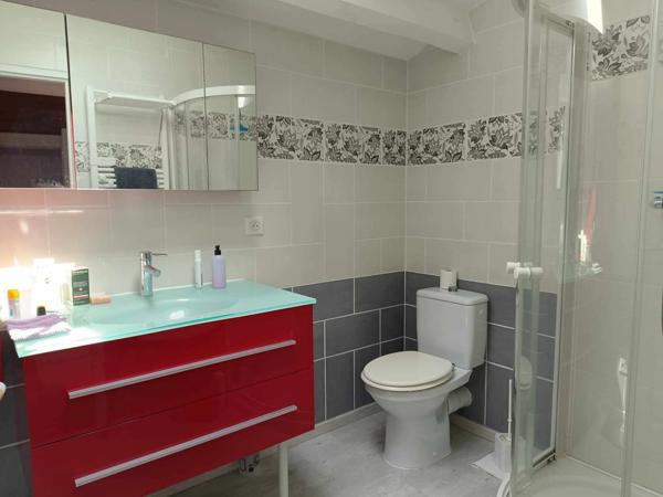 MAISON DE CHARME AVEC PISCINE DANS UN QUARTIER PRIVILÉGIÉ