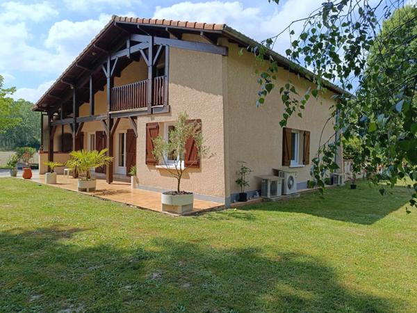 MAISON DE CHARME AVEC PISCINE DANS UN QUARTIER PRIVILÉGIÉ