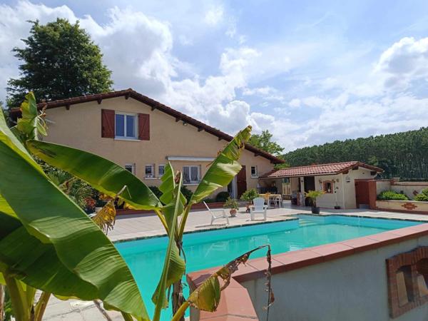 MAISON DE CHARME AVEC PISCINE DANS UN QUARTIER PRIVILÉGIÉ