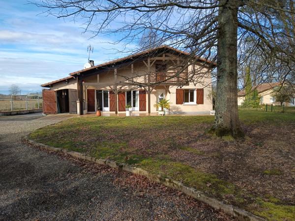 MAISON DE CHARME AVEC PISCINE DANS UN QUARTIER PRIVILÉGIÉ