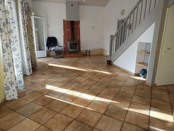 MAISON DE CHARME AVEC PISCINE DANS UN QUARTIER PRIVILÉGIÉ