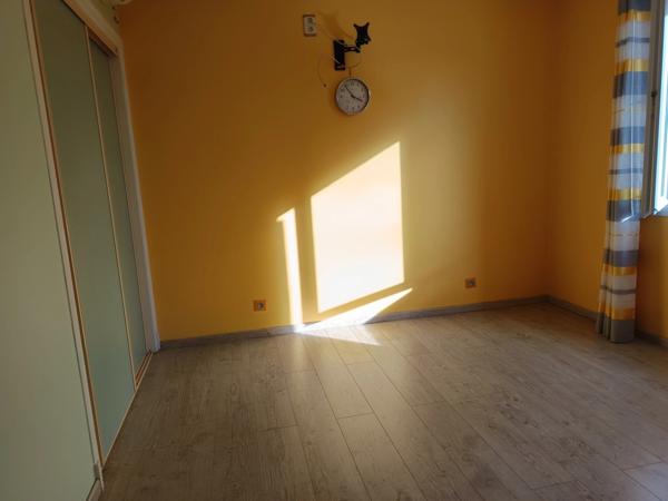 MAISON DE CHARME AVEC PISCINE DANS UN QUARTIER PRIVILÉGIÉ