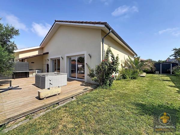 Vente                                                      Maison
                        
                     4 pièces                      147 m2                     à Mimizan