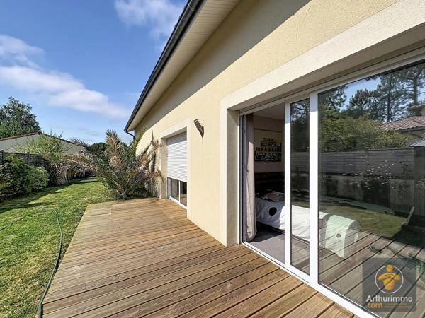 Vente                                                      Maison
                        
                     4 pièces                      147 m2                     à Mimizan