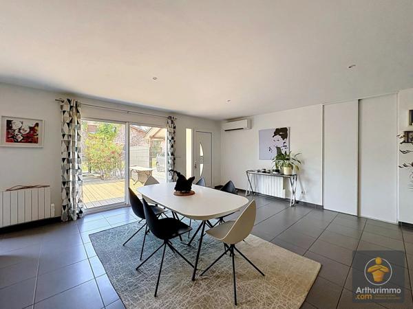 Vente                                                      Maison
                        
                     4 pièces                      147 m2                     à Mimizan