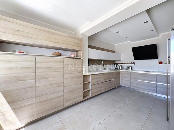 LA GRANDE MOTTE - APPARTEMENT P3 DE 100 M² - SECTEUR GRAND TRAVERS