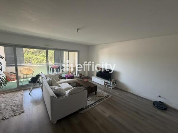 Appartement
         3 pièces
        - 65 m² Exclusivité 240 000 € *