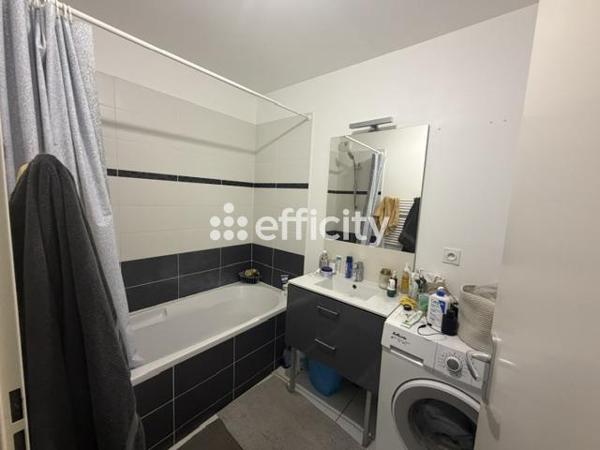 Appartement
         3 pièces
        - 65 m² Exclusivité 240 000 € *