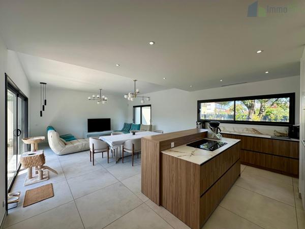 DECINES SECTEUR RECHERCHE - Maison d'exception 213 m² - DPE B - piscine - impasse - sans vis à vis Décines-Charpieu (69150)