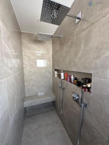 DECINES SECTEUR RECHERCHE - Maison d'exception 213 m² - DPE B - piscine - impasse - sans vis à vis Décines-Charpieu (69150)