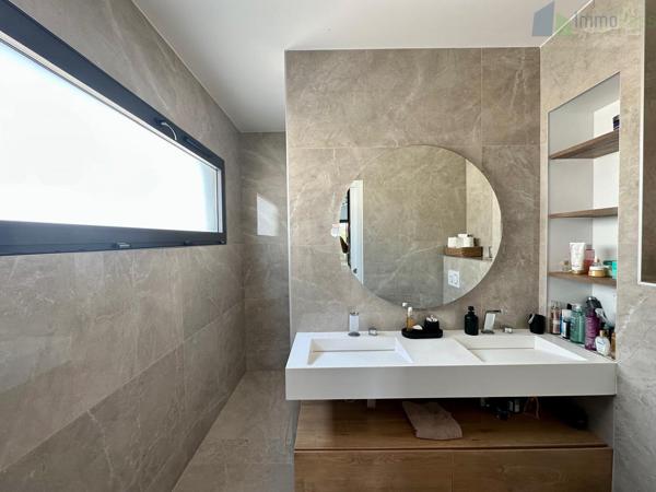 DECINES SECTEUR RECHERCHE - Maison d'exception 213 m² - DPE B - piscine - impasse - sans vis à vis Décines-Charpieu (69150)