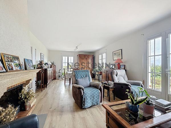 Maison familiale composée de 6 chambres, un jardin de plus de 2500 m² avec vue imprenable