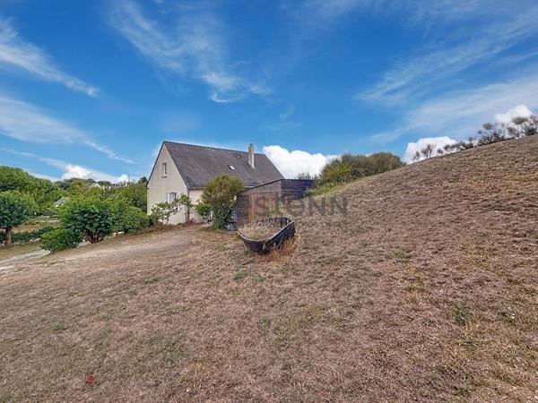 Maison familiale composée de 6 chambres, un jardin de plus de 2500 m² avec vue imprenable