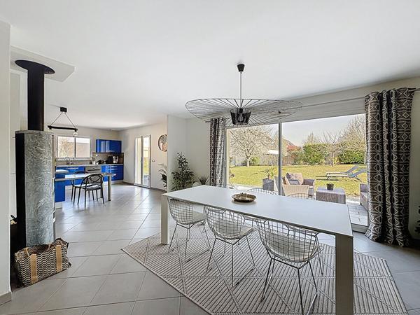 Maison Mareuil Les Meaux vivable de plain pied - 4 chambres - 1 chambre et 1 salle d'eau au RDC - sous-sol total - jardin de 862 m2 - pièce à vivre ouverte de 70 m2