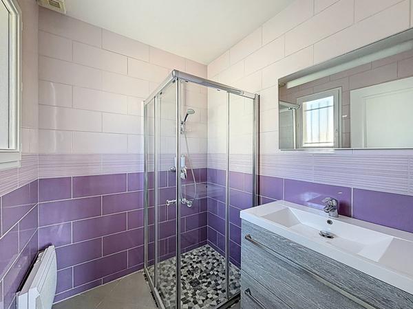 Maison Mareuil Les Meaux vivable de plain pied - 4 chambres - 1 chambre et 1 salle d'eau au RDC - sous-sol total - jardin de 862 m2 - pièce à vivre ouverte de 70 m2