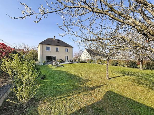 Maison Mareuil Les Meaux vivable de plain pied - 4 chambres - 1 chambre et 1 salle d'eau au RDC - sous-sol total - jardin de 862 m2 - pièce à vivre ouverte de 70 m2