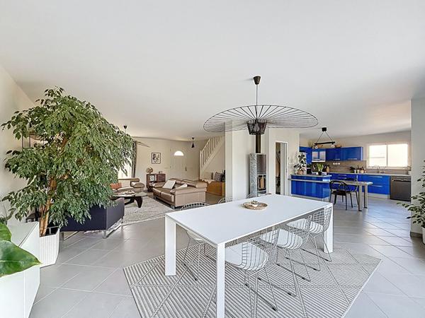 Maison Mareuil Les Meaux vivable de plain pied - 4 chambres - 1 chambre et 1 salle d'eau au RDC - sous-sol total - jardin de 862 m2 - pièce à vivre ouverte de 70 m2