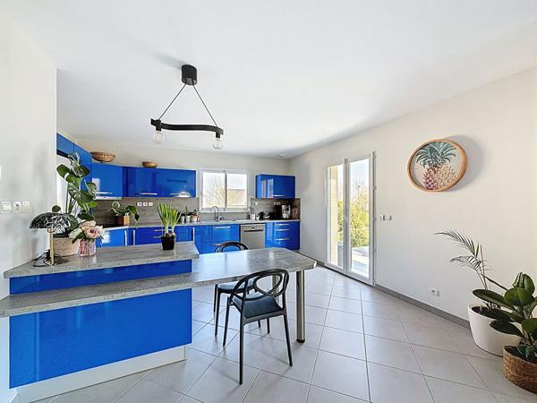 Maison Mareuil Les Meaux vivable de plain pied - 4 chambres - 1 chambre et 1 salle d'eau au RDC - sous-sol total - jardin de 862 m2 - pièce à vivre ouverte de 70 m2