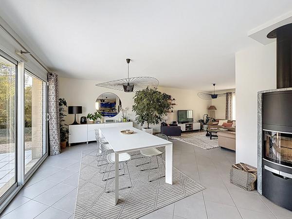 Maison Mareuil Les Meaux vivable de plain pied - 4 chambres - 1 chambre et 1 salle d'eau au RDC - sous-sol total - jardin de 862 m2 - pièce à vivre ouverte de 70 m2