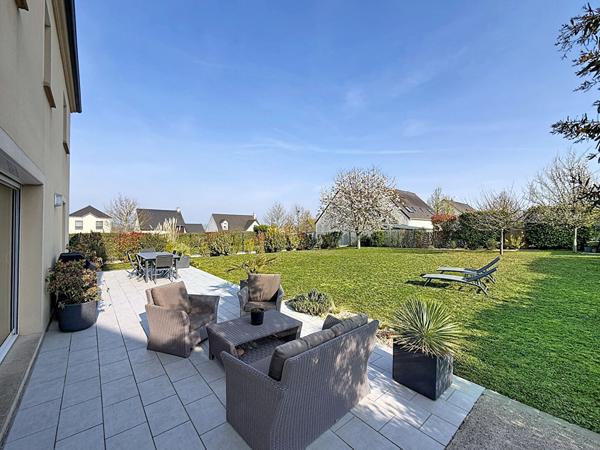 Maison Mareuil Les Meaux vivable de plain pied - 4 chambres - 1 chambre et 1 salle d'eau au RDC - sous-sol total - jardin de 862 m2 - pièce à vivre ouverte de 70 m2