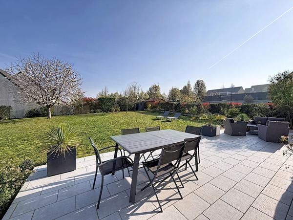 Maison Mareuil Les Meaux vivable de plain pied - 4 chambres - 1 chambre et 1 salle d'eau au RDC - sous-sol total - jardin de 862 m2 - pièce à vivre ouverte de 70 m2