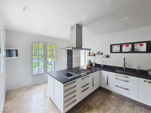 Maison Lamorlaye 5 pièce(s) environ 200M² + dépendances