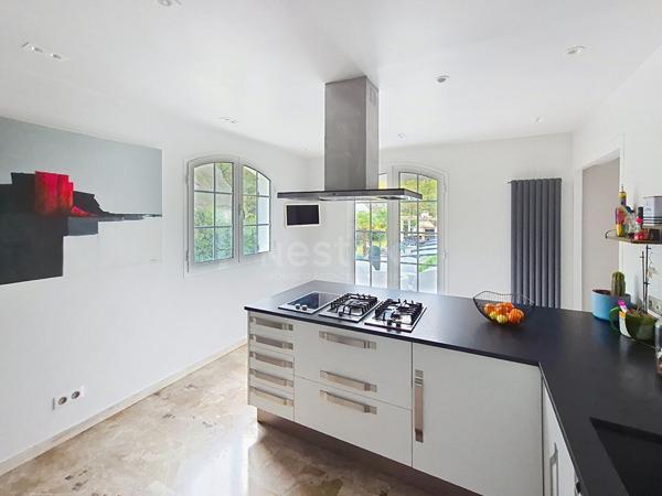 Maison Lamorlaye 5 pièce(s) environ 200M² + dépendances