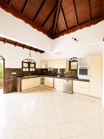 Maison à vendre 7 pièces DUCOS (972)