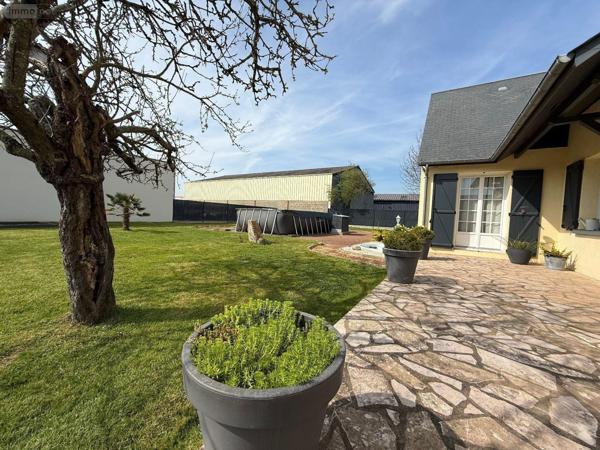 Maison à vendre à Trangé dans la Sarthe (72650), ref : SL-72021-496