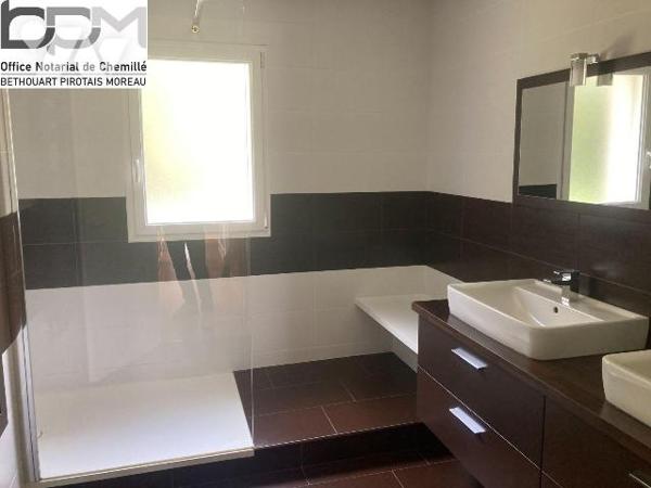 Propriété 9 pièces 180 m².

Située à CHOLET, cette maison bénéficie d'un emplacement privilég...