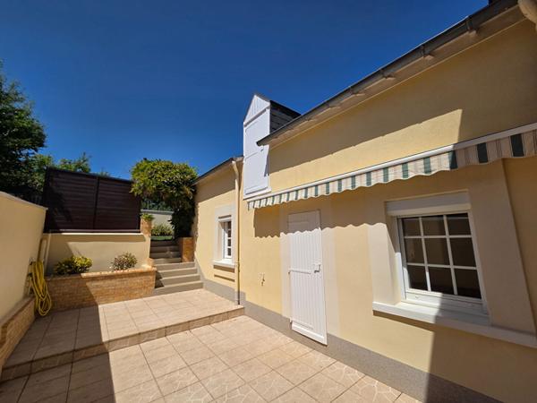 Maison de bourg rénovée avec 4 chambres, garage, jardin à proximité du Mans