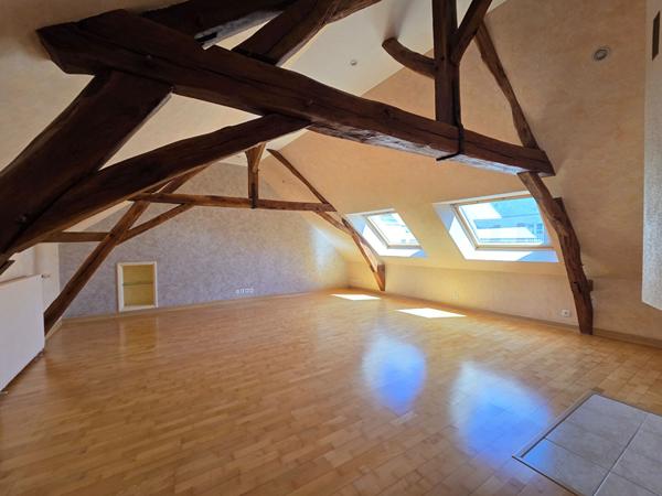 Maison de bourg rénovée avec 4 chambres, garage, jardin à proximité du Mans