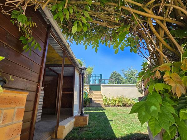 Maison de bourg rénovée avec 4 chambres, garage, jardin à proximité du Mans