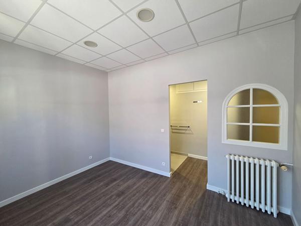 Maison de bourg rénovée avec 4 chambres, garage, jardin à proximité du Mans