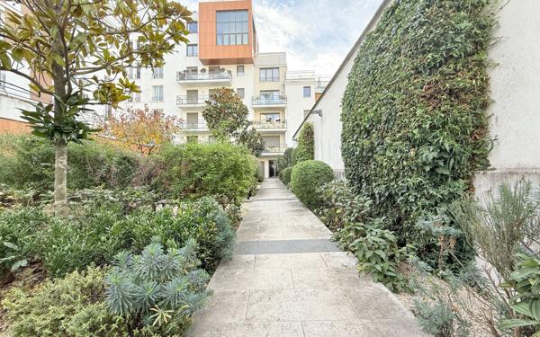 Appartement à vendre    2 pièces • 51,86 m2 Vanves