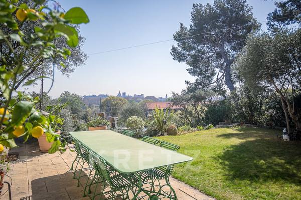 Propriété historique avec vue Palais des Papes