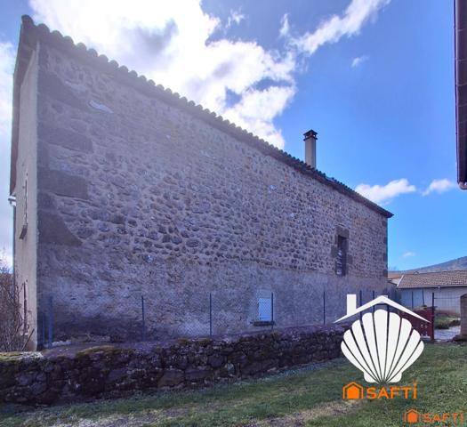 Beau corps de ferme avec une partie habitable de 115 m² + grange 200 m² + garage